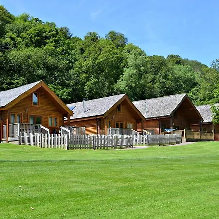 Farm stay Coombe Mill Holidays *